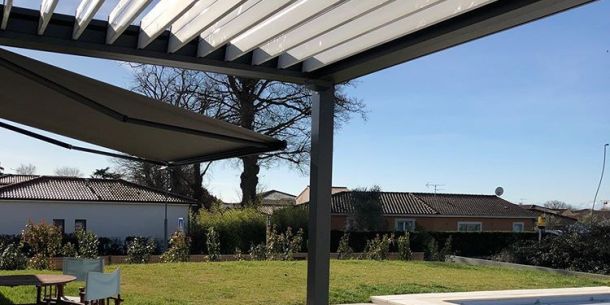 Pergola BioClimatique Open + Store Coffre Ambre